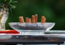 Электронные сигареты делают из подростков заядлых курильщиков